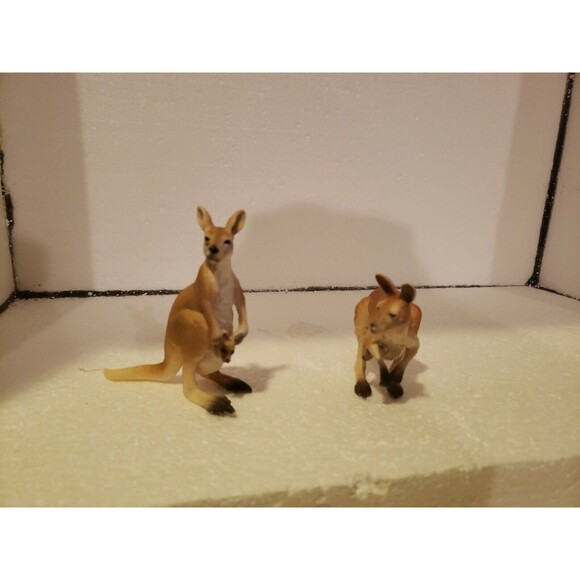 Schleich lot of 2 Kangaroos with Joeys - Picture 5 of 10